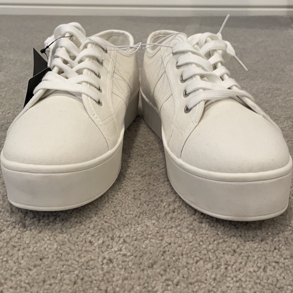 Forever 21 women’s white canvas platform shoes. NWT size 9 - Picture 6 of 8